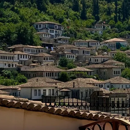 White House Boutique & Restaurant - Since 1999 * Berat