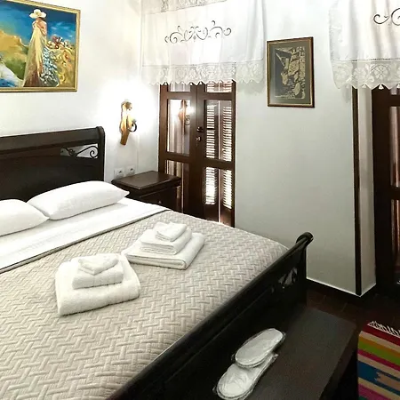 White House Boutique & Restaurant - Since 1999 * Berat
