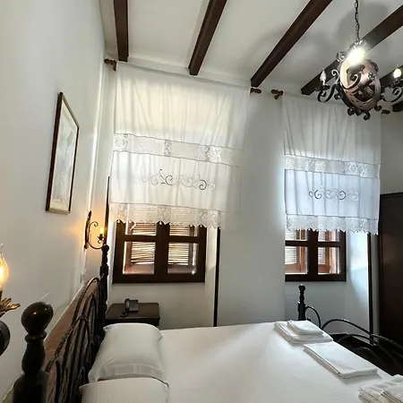 White House Boutique & Restaurant - Since 1999 Berat