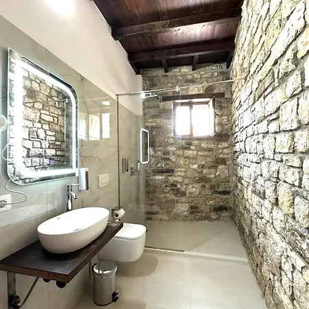 White House Boutique & Restaurant - Since 1999 Hotel Berat