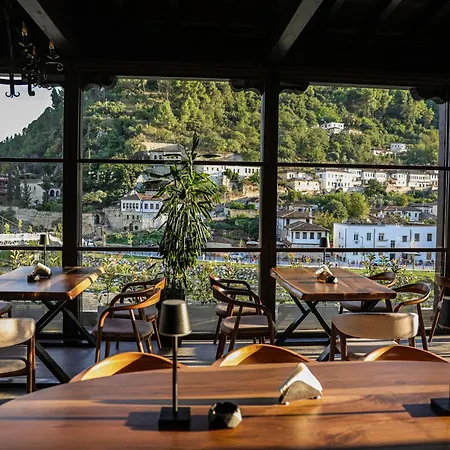 White House Boutique & Restaurant - Since 1999 * Berat