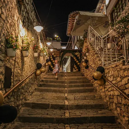 White House Boutique & Restaurant - Since 1999 * Berat