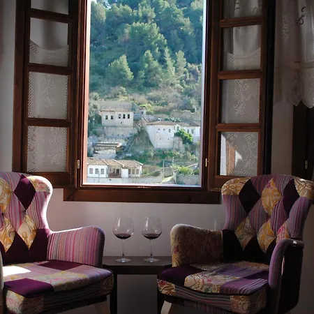 White House Boutique & Restaurant - Since 1999 *