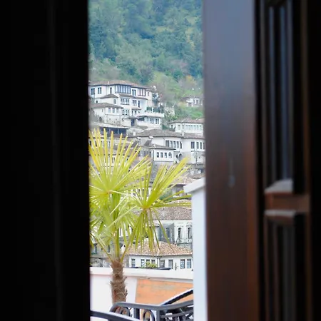 White House Boutique & Restaurant - Since 1999 * Berat