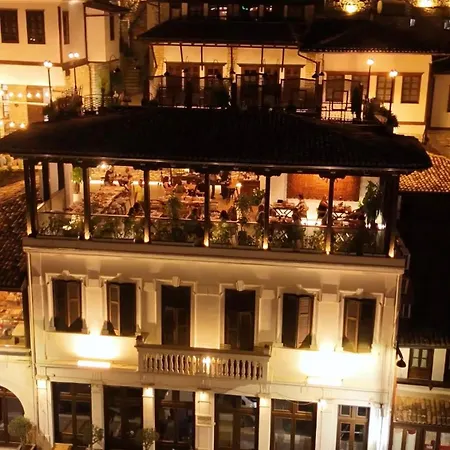 White House Boutique & Restaurant - Since 1999
