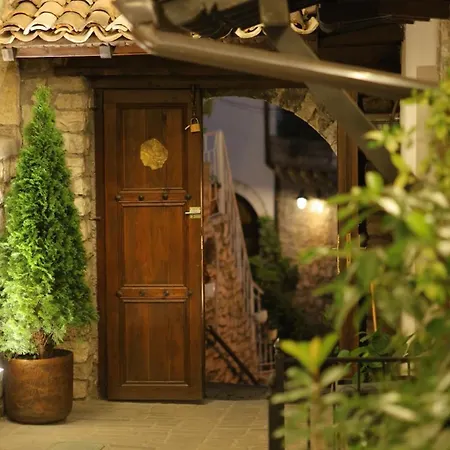 Hotel White House Boutique & Restaurant - Since 1999 *